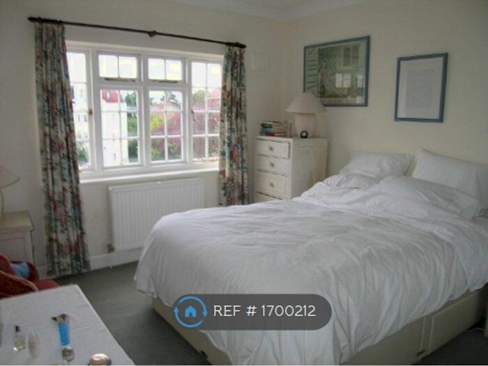 2 Bedroom Flat To Rent In Etchingham Court, London, N3