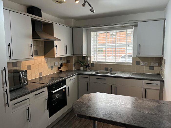 2 Bedroom Flat To Rent In Bed Student Flat // Jul, LN5