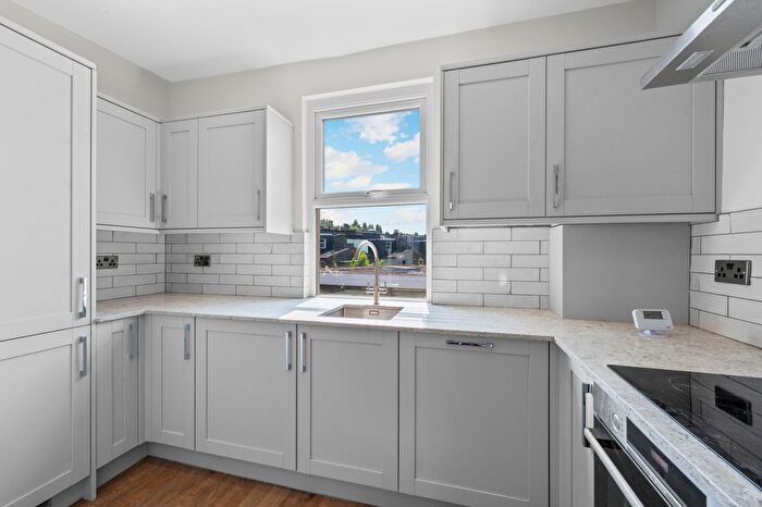 3 Bedroom Flat To Rent In Leopold Road, London, SW19