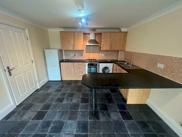 2 Bedroom Flat To Rent In Woolcombers Way, Bradford, BD4