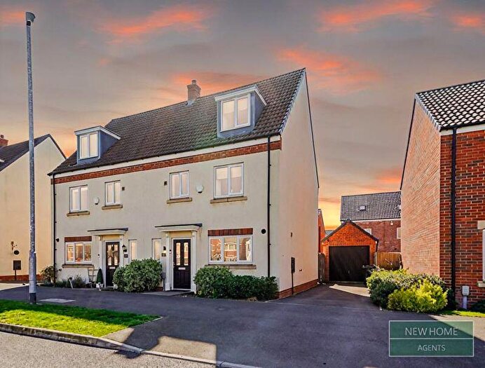 4 Bedroom Semi-Detached House For Sale In Magenta Way, Stoke Bardolph, NG14