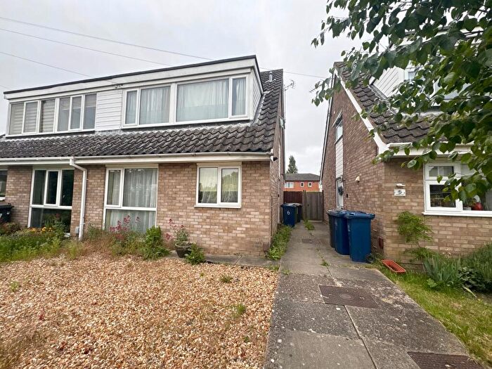 3 Bedroom Semi-Detached House To Rent In Wolsey Way, Cambridge, CB1