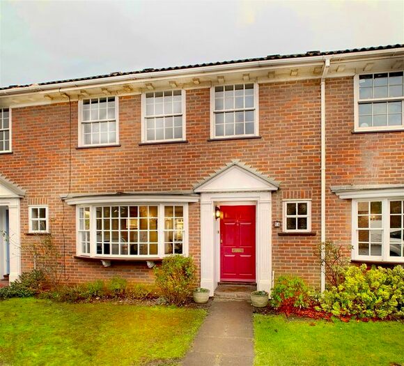 3 Bedroom Property To Rent In Castle Mews, Maidenhead SL6