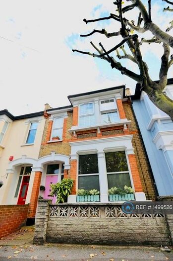 1 Bedroom Flat To Rent In Cavendish Drive, London, E11