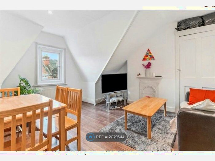 2 Bedroom Flat To Rent In Morella Road, London, SW12