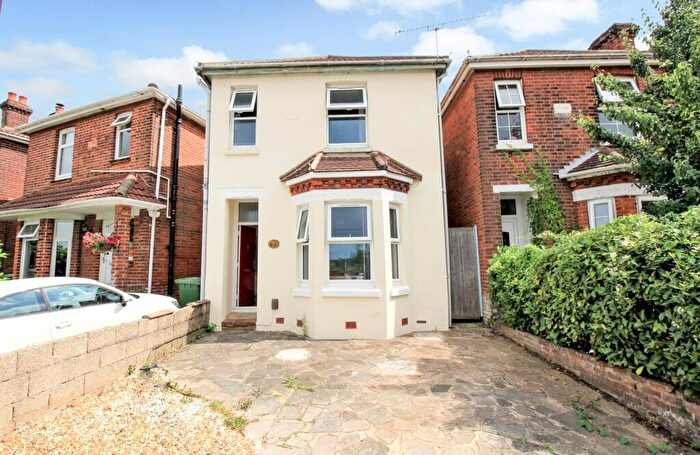 3 Bedroom Detached House For Sale In Hillside Avenue, Bitterne Park, SO18
