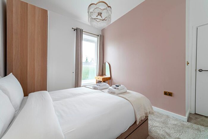 2 Bedroom Flat To Rent In Auckland Hill, West Norwood, London, SE27