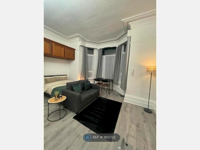 Studio To Rent In Portland Crescent, Manchester, M13