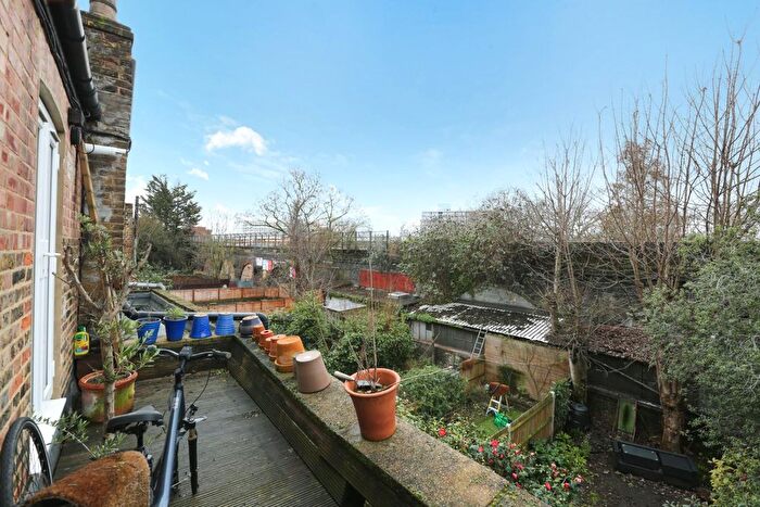 1 Bedroom Flat For Sale In Flaxman Road, London, SE5