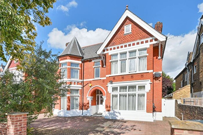 8 Bedroom Property To Rent In Hamilton Road, Ealing, London, W5