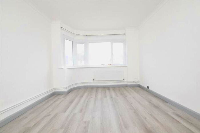 2 Bedroom Maisonette Flat To Rent In Erith Crescent, Collier Row, Romford, RM5