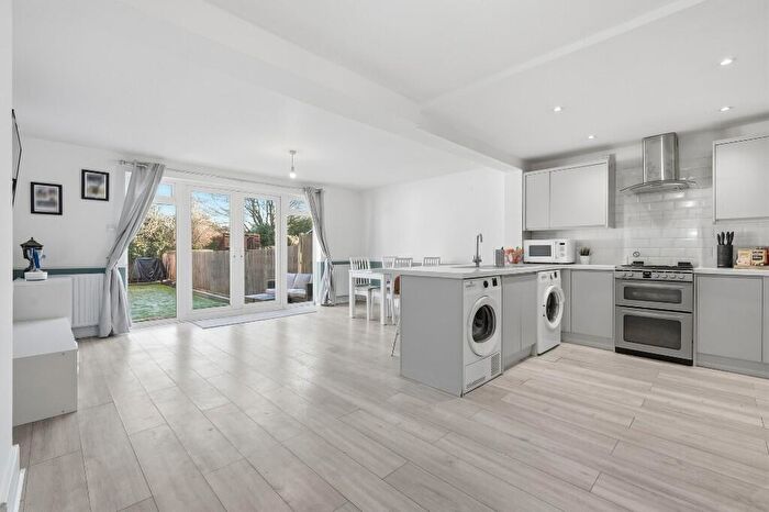 2 Bedroom Terraced House For Sale In Hamilton Avenue, Sutton, London, SM3