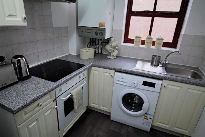 2 Bedroom Flat To Rent In A Woodsley Road, Flat, LS2