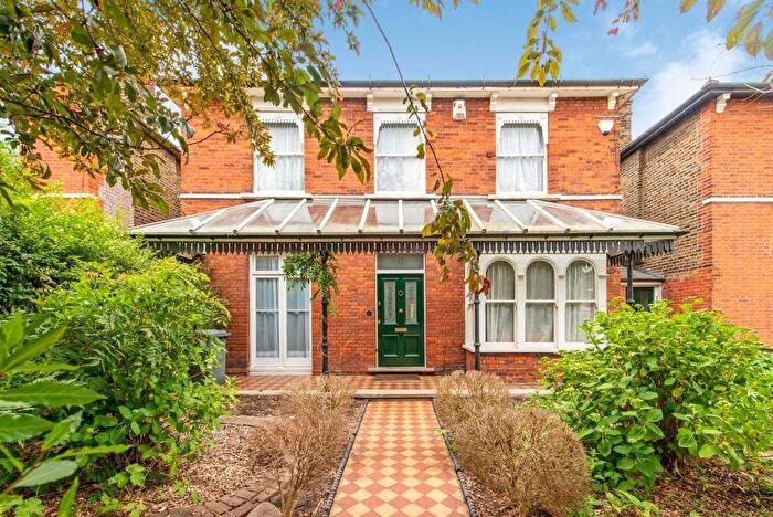 3 Bedroom Link Detached House For Sale In Hampton Road, London, E7