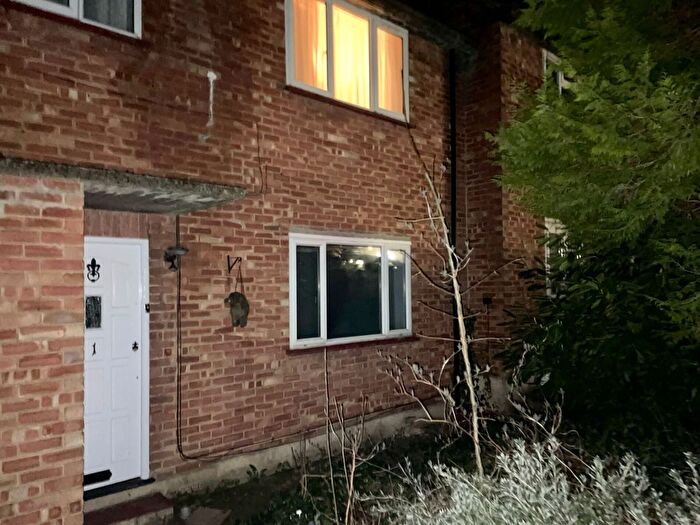 1 Bedroom Flat To Rent In Stuart Court, High Street, Elstree, Borehamwood, WD6