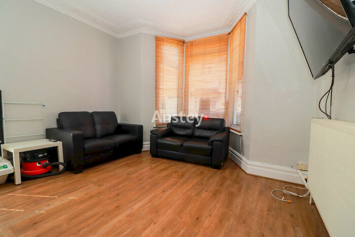 3 Bedroom Flat To Rent In Brighton Road, Southampton, SO15