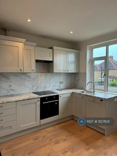 2 Bedroom Flat To Rent In Limpsfield Road, South Croydon, CR2