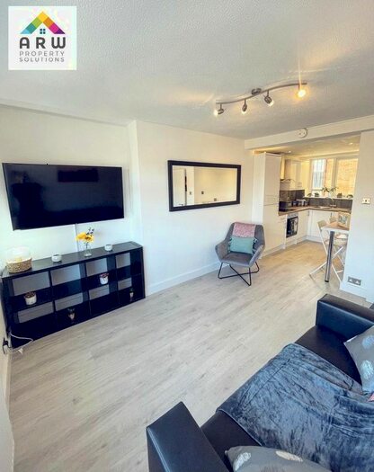 2 Bedroom Flat To Rent In Minster Court, Liverpool, Merseyside, L7