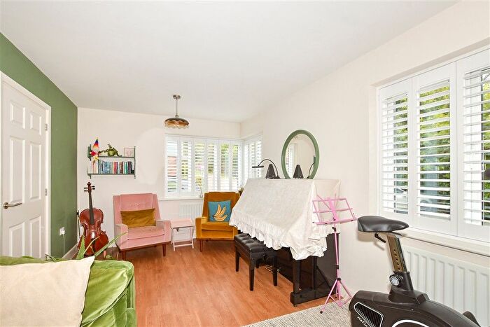 3 Bedroom Link Detached House For Sale In Funnell Drive, Haywards Heath, West Sussex, RH17