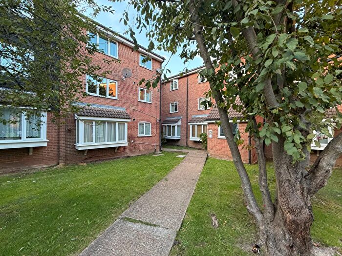 1 Bedroom Flat To Rent In Silverbirch Close, London, N11