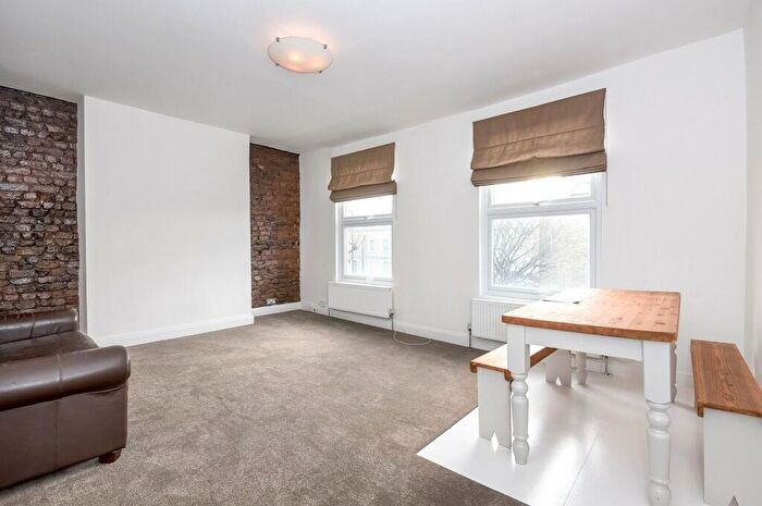 2 Bedroom Flat To Rent In Tollington Road, N7