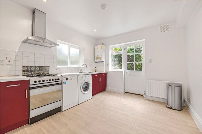 2 Bedroom Flat To Rent In Wandsworth Bridge Road, London, SW6