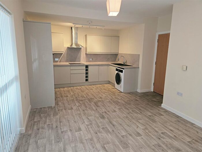 2 Bedroom Flat For Sale In Mariners Court, Lamberts Road, Marina, Swansea, SA1