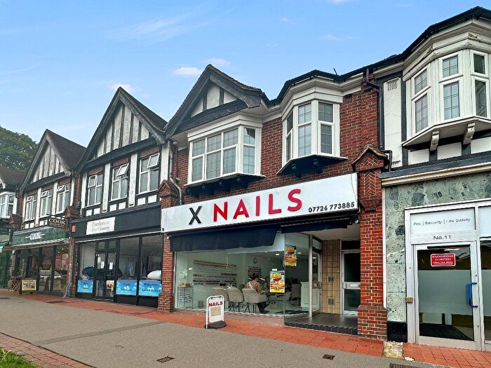 2 Bedroom Flat For Sale In Limpsfield Road, Sanderstead, Surrey, CR2