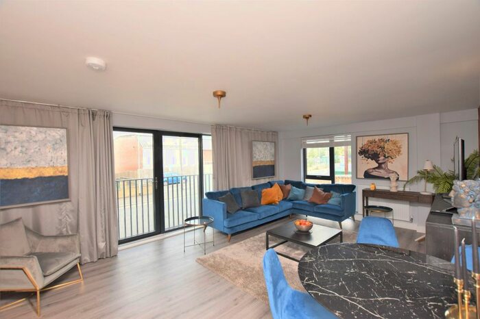 2 Bedroom Flat To Rent In George Street, Ashford, TN23