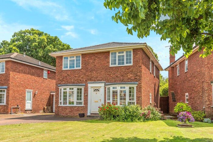 4 Bedroom House To Rent In Maria Theresa Close, New Malden, KT3