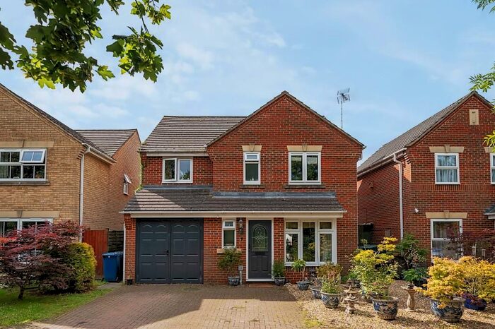 4 Bedroom Detached House To Rent In Clover Mead, Bicester, OX26