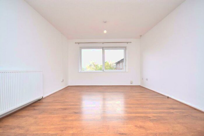 2 Bedroom Flat To Rent In High Street, Saffron Walden, CB10
