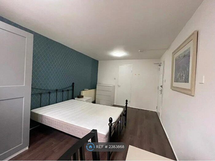 3 Bedroom Flat To Rent In Keith Court, Glasgow, G11