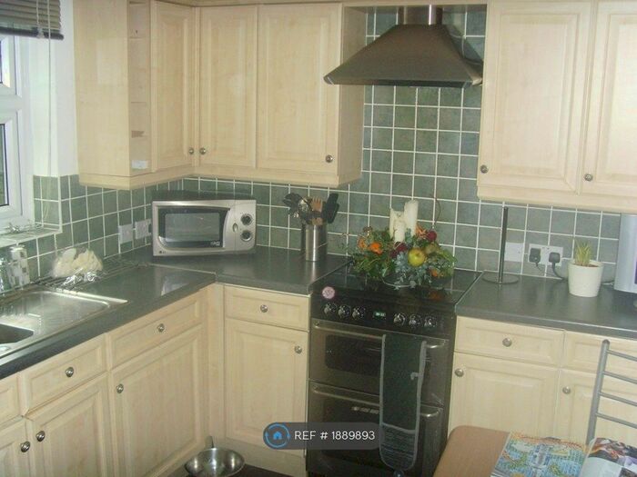 4 Bedroom Semi-Detached House To Rent In Evelyn Road, Dunstable, LU5