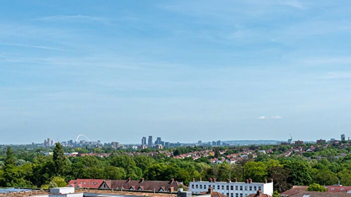 2 Bedroom Flat For Sale In Whitecote Road, Southall, UB1