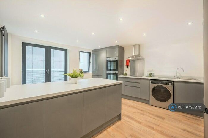 3 Bedroom Flat To Rent In Anglo Works, Sheffield, S1