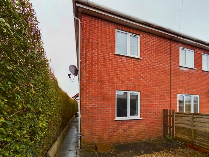 2 Bedroom Semi-Detached House To Rent In Beechen Drive Fishponds, BS16