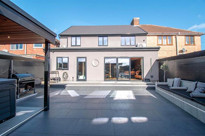 4 Bedroom Semi Detached House For Sale In Peak Avenue, Riddings, DE55