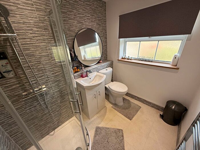 2 Bedroom Flat To Rent In Bede Court, Wakefield, West Yorkshire, WF1