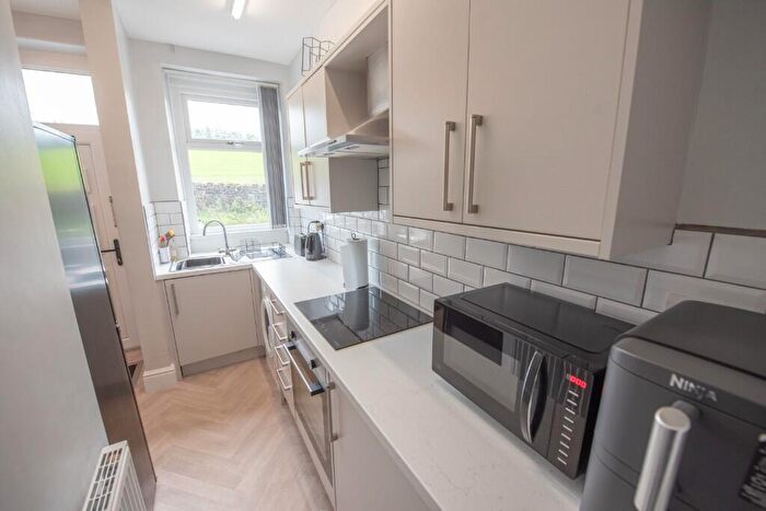 2 Bedroom Cottage For Sale In Colne Road, Cowling, BD22
