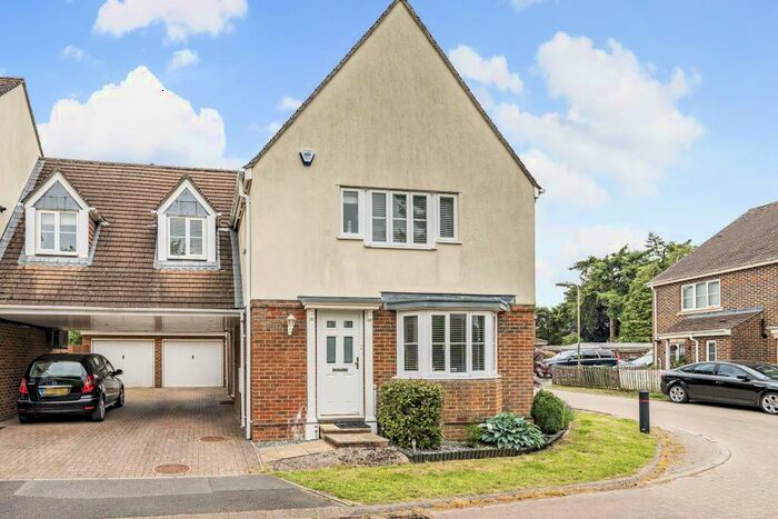 5 Bedroom Link Detached House For Sale In Kingsclere, Hampshire, RG20