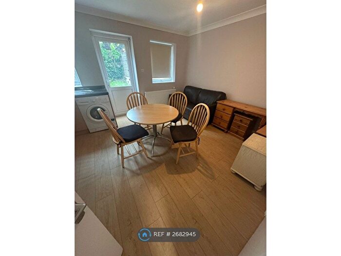 1 Bedroom Flat To Rent In High Road, London, N11