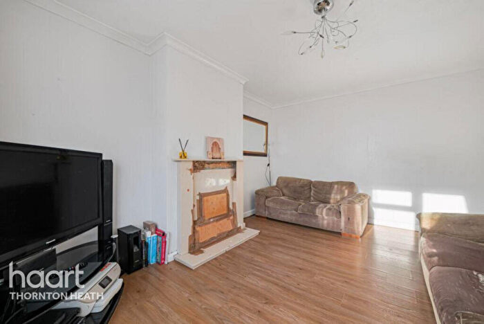 4 Bedroom End Of Terrace House For Sale In Highbury Avenue, Thornton Heath, CR7