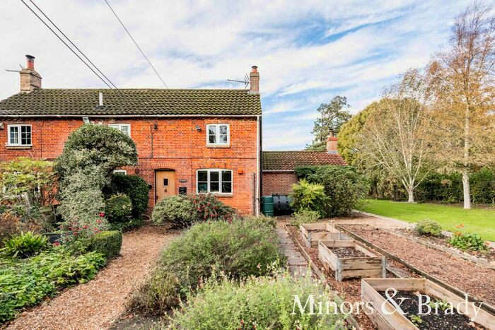 3 Bedroom Cottage For Sale In Bintree Road, Billingford, Dereham, NR20