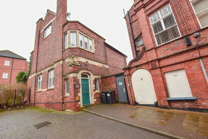 3 Bedroom Flat To Rent In Huxloe Place, Kettering, NN16