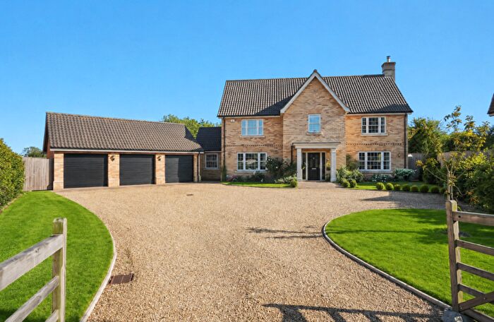 5 Bedroom Detached House For Sale In The Ridings, Spooner Row, NR18