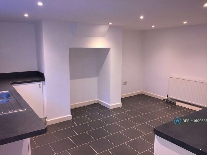 3 Bedroom Terraced House To Rent In School Street, Huddersfield, HD5