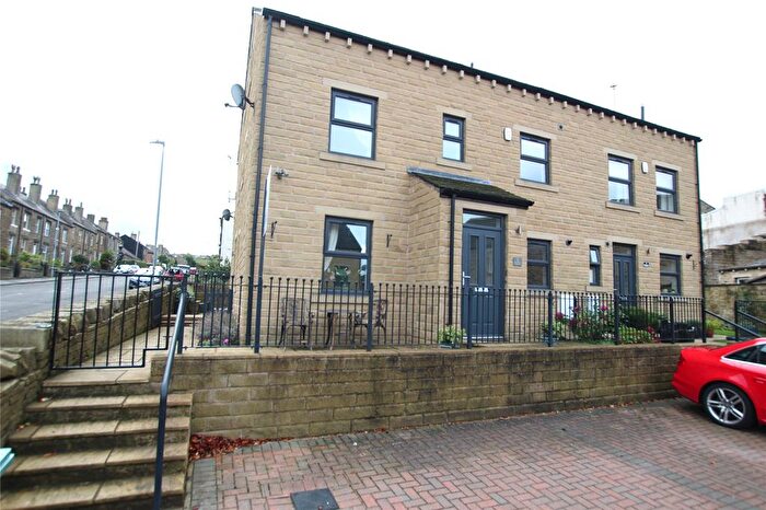 3 Bedroom Terraced House To Rent In Bradshaw Gardens, Bradshaw Road, Honley, Holmfirth, HD9