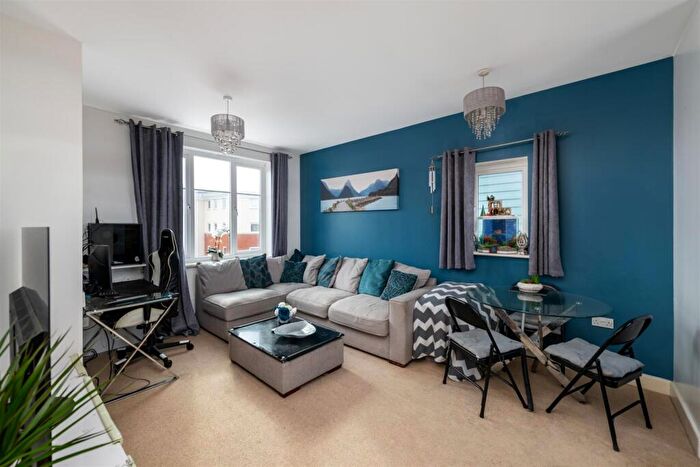 2 Bedroom Flat For Sale In Goodworth Road, Redhill, RH1