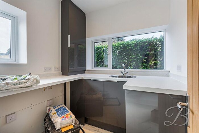 4 Bedroom Detached Bungalow To Rent In Poplar Grove, Forest Town, Mansfield, NG19